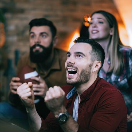 Apuestas en vivo: estrategias para partidos de mitad de semana (Champions League 25-26 nov)